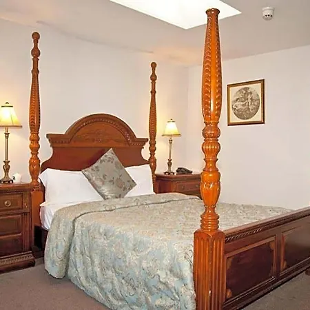 Mills 3* Cork